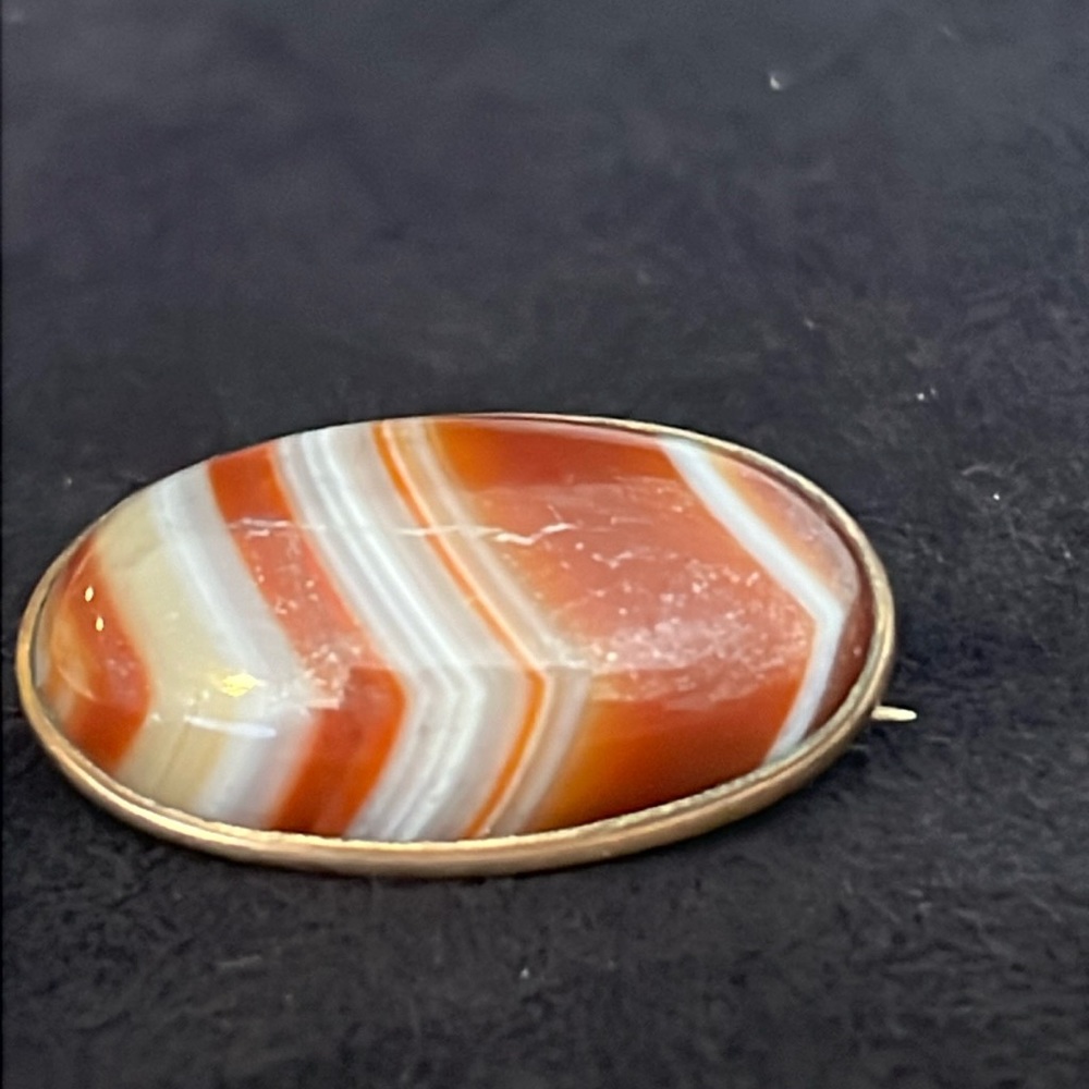 Vintage unmarked 10k gold c clasp agate brooch